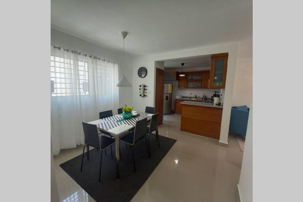 Confortable Apartamento De 3 Tres Habitaciones, Con Hermosa Vista De Area Verde, Ademas De Piscinas Y Juegos Infantiles En Area Recreativa Santiago De Los Caballeros Luaran gambar